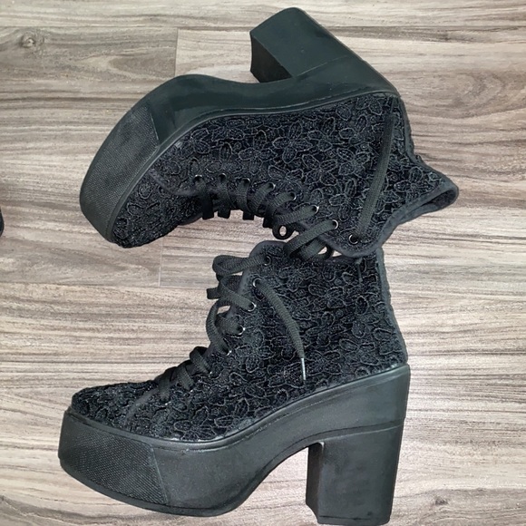 😍Gorgeous Platform 👢 - Picture 1 of 6